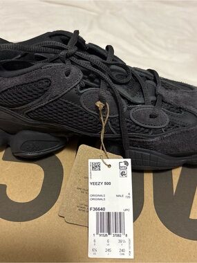 Yeezy 500 Black Tag and Sole Detail